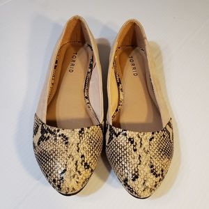 Torrid Ballet Flats Tan Fabric Reptile Toe sz 8W
